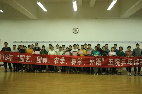 d5dcbe2c41cb4a7aa1b055cd4172437f.jpg 活动合影1.jpg