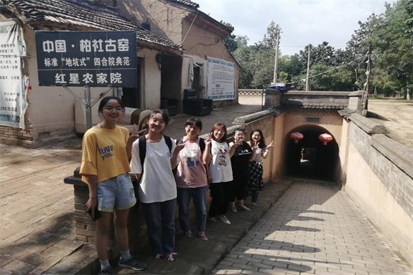 fc7b06bd29094981a8093f5840258624.jpg 文化调研团队合影.jpg