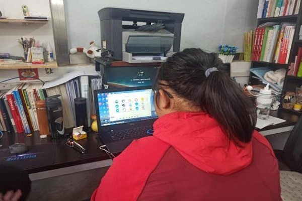 e05747b895054d7ca41793144310e1f4.jpg 研究生代表闫思伟领学.jpg