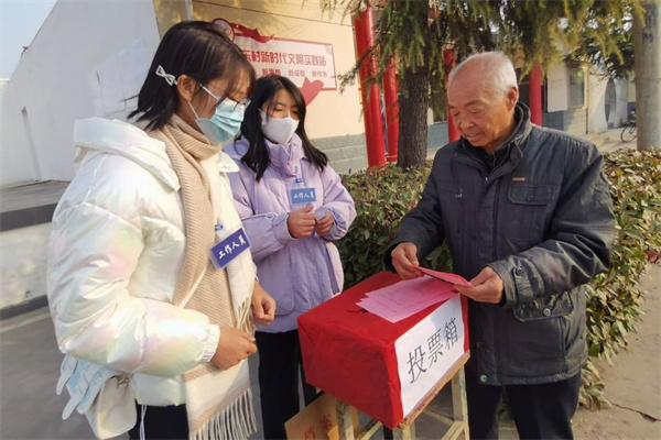 40bde93bb48b437a8b12bc55bc639fdc.jpg 村民行使自己的选举.jpg