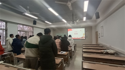 5d951517ce674e7d815d1da6a55c3ac6.jpg 团支部全体唱团歌.jpg